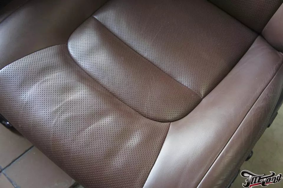 Toyota LC200. Замена центральных частей сидений на алькантару с нашей фирменной перфорацией, с целью сохранения функции обдува! Шумоизоляция дверей и окрас центральной консоли в рояльный лак!
